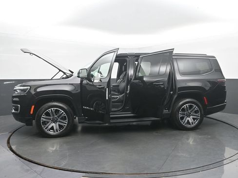 Used 2025 Jeep Wagoneer 4WD image 62