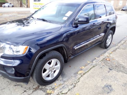 Used 2012 Jeep Grand Cherokee Laredo w/ Laredo E Group image 5