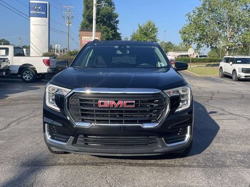 Used 2024 GMC Terrain SLE w/ Driver Convenience Package FWD image 3