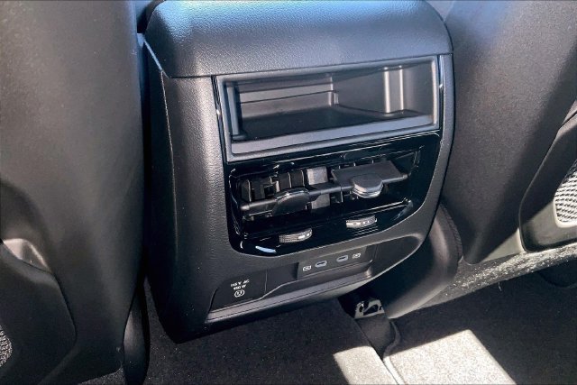 New 2026 Jeep Grand Cherokee Altitude AWD/4WD image 17