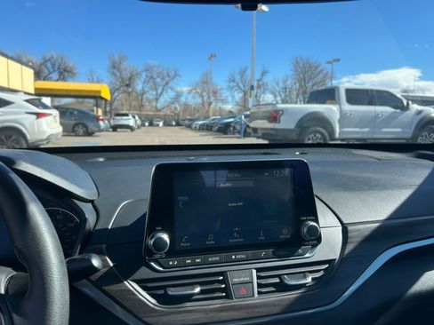 Used 2025 Nissan Altima 2.5 SV image 17