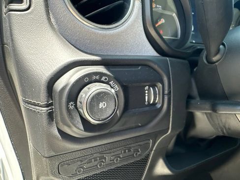 Used 2025 Jeep Wrangler Unlimited Sahara AWD/4WD image 17