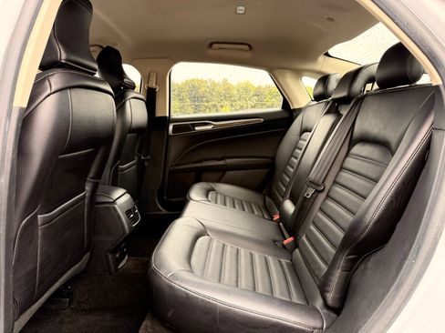 Used 2018 Ford Fusion SE w/ Equipment Group 602A FWD image 17