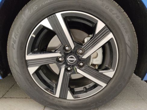Used 2025 Nissan Sentra SV FWD image 31