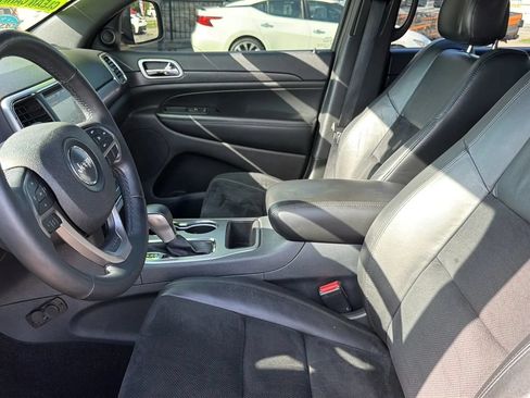 Used 2018 Jeep Grand Cherokee Altitude RWD image 12