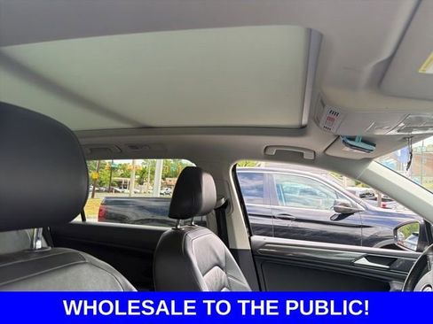 Used 2018 Volkswagen Tiguan SEL Premium FWD image 12