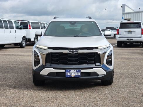 Used 2025 Chevrolet Equinox ACTIV w/ Safety and Technology Package FWD image 2