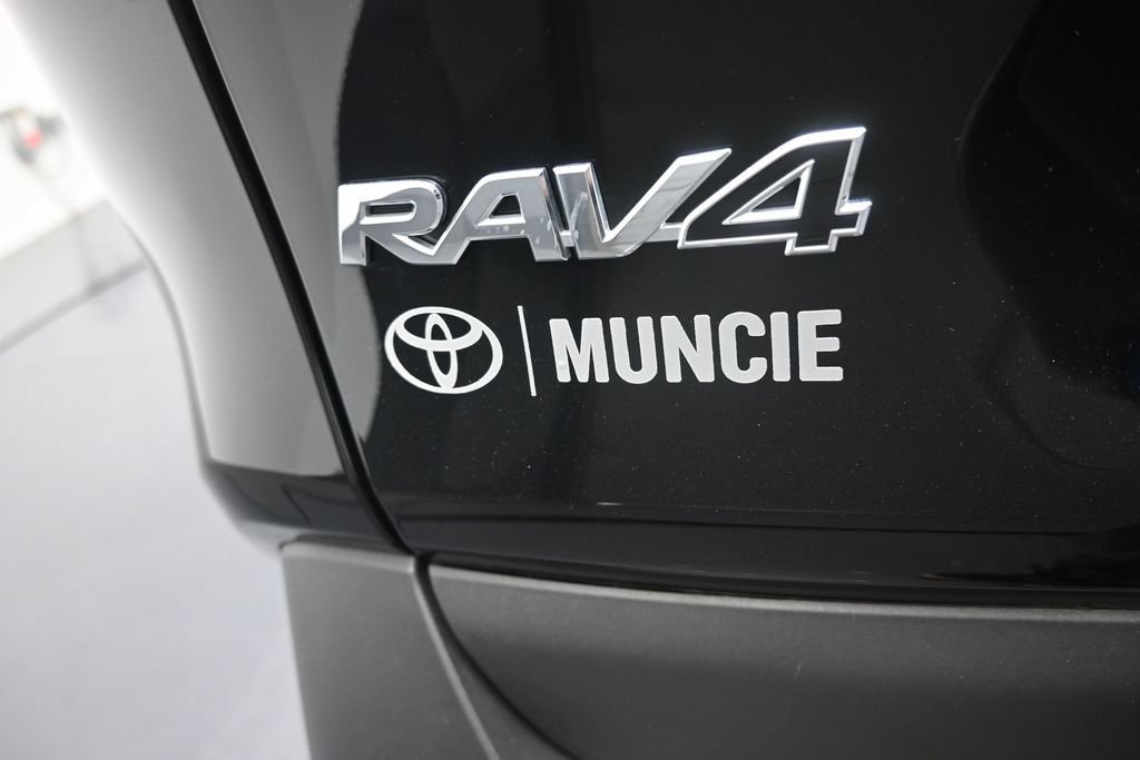 Used 2025 Toyota RAV4 XLE AWD/4WD image 36