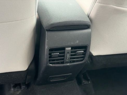 Used 2022 Toyota Corolla Cross LE image 17