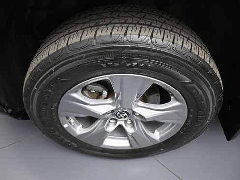 Used 2024 Toyota RAV4 LE AWD/4WD image 14
