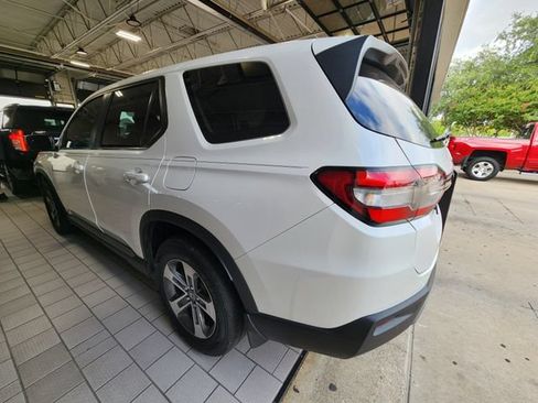 Used 2025 Honda Pilot EX-L image 3