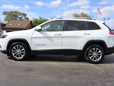 Used 2019 Jeep Cherokee Latitude Plus w/ Cold Weather Group FWD image 2