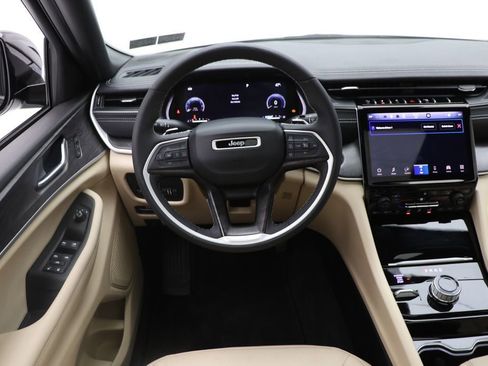 Used 2023 Jeep Grand Cherokee L Limited image 13