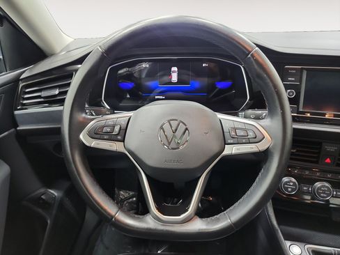Used 2023 Volkswagen Jetta SE FWD image 13