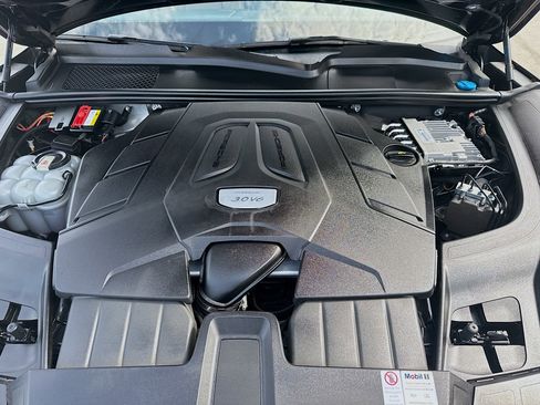 Used 2019 Porsche Cayenne AWD/4WD image 36