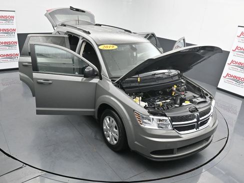 Used 2019 Dodge Journey SE image 43