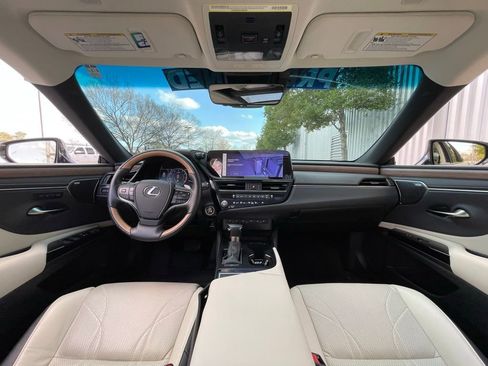 Used 2025 Lexus ES 350 Ultra Luxury w/ Accessory Package (Z2) image 29