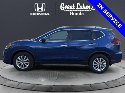 Used 2018 Nissan Rogue SV w/ Premium Package FWD image 3