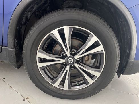 Used 2019 Nissan Rogue SV w/ Premium Package AWD/4WD image 17
