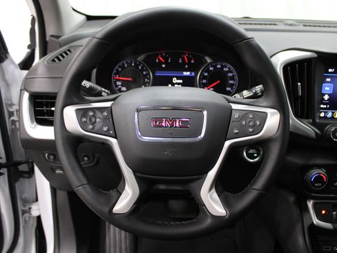 Used 2024 GMC Terrain SLT image 10
