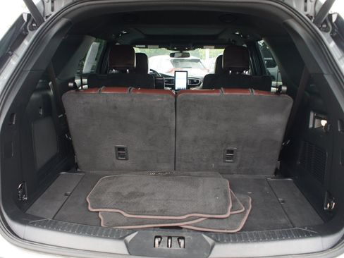Used 2022 Ford Explorer Platinum w/ Equipment Group 601A AWD/4WD image 19