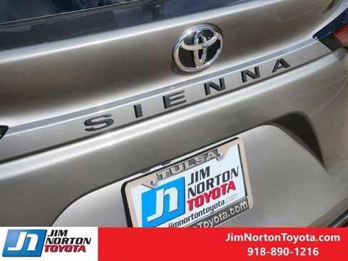 New 2026 Toyota Sienna XLE FWD image 8