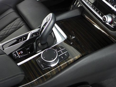 Used 2023 BMW 530e w/ Premium Package image 15