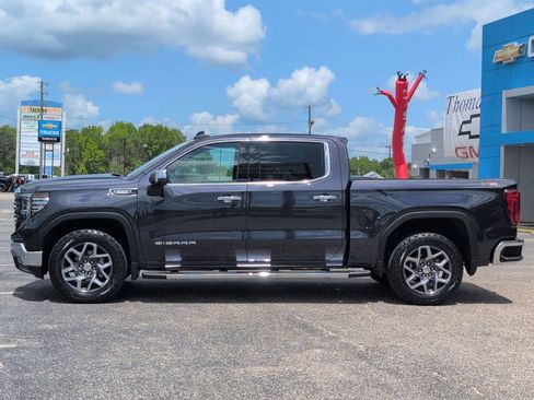Used 2023 GMC Sierra 1500 SLT w/ SLT Premium Package AWD/4WD image 2