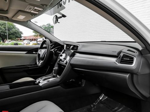 Used 2018 Honda Civic EX image 11