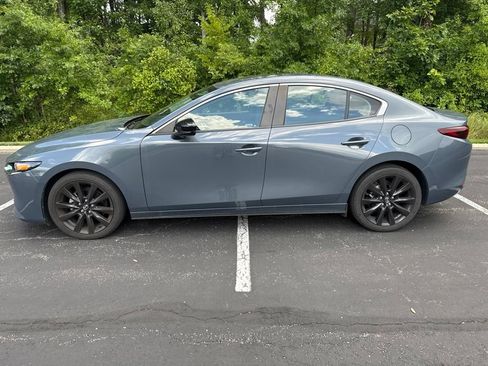 Used 2023 MAZDA MAZDA3 s FWD image 2