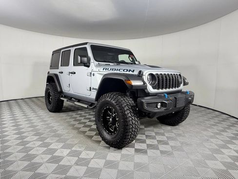 Used 2024 Jeep Wrangler Unlimited Rubicon 4xe w/ Technology Group AWD/4WD image 3