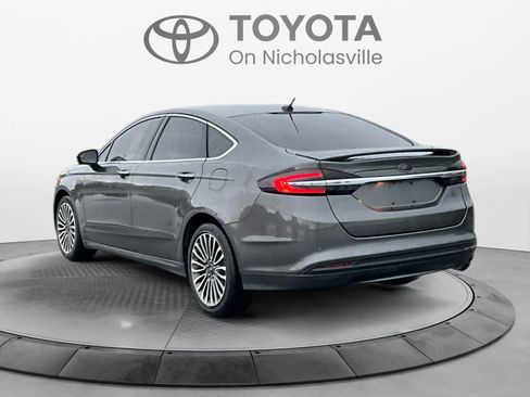 Used 2018 Ford Fusion SE w/ Fusion SE Technology Package FWD image 3