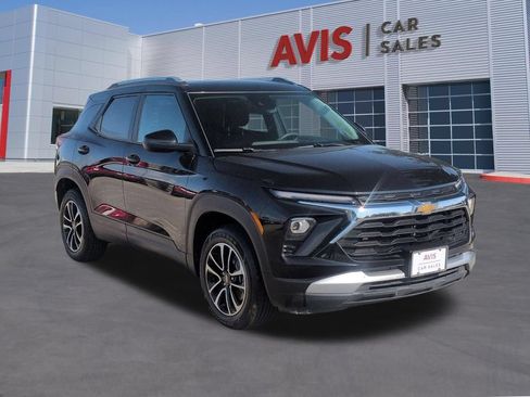 Used 2025 Chevrolet TrailBlazer LT AWD/4WD image 3