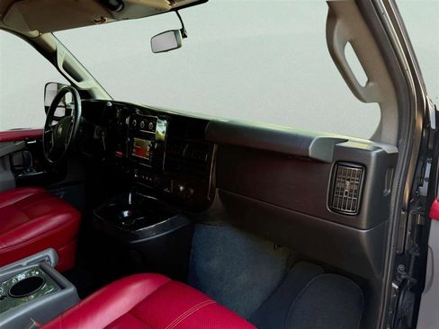 Used 2018 GMC Savana 2500 w/ Enhanced Convenience Package RWD image 13