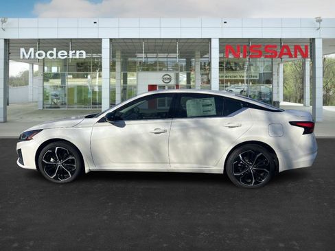 New 2025 Nissan Altima 2.5 SR image 7