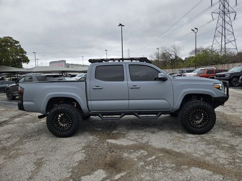 Used 2021 Toyota Tacoma TRD Sport w/ Technology Package image 2