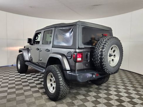 Used 2019 Jeep Wrangler Unlimited Sahara w/ Cold Weather Group AWD/4WD image 5