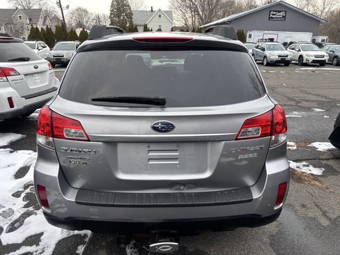 Used 2011 Subaru Outback 2.5i Premium w/ All-Weather Pkg image 4