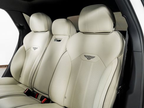 Used 2023 Bentley Bentayga Extended Wheelbase image 30