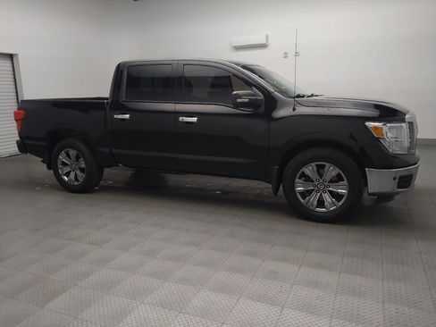Used 2018 Nissan Titan SV w/ SV Convenience Package image 11