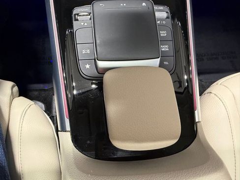 Used 2022 Mercedes-Benz GLB 250 4MATIC w/ Premium Package Lite image 23