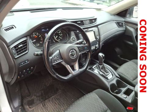 Used 2020 Nissan Rogue SV w/ Premium Package image 11