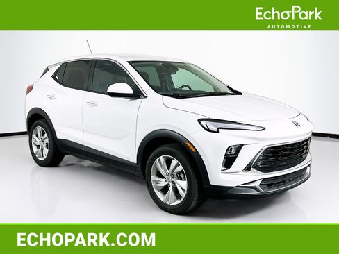 Used 2025 Buick Encore GX Preferred AWD/4WD image 1