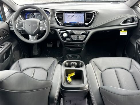 New 2026 Chrysler Pacifica Select image 16