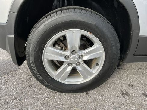 Used 2019 Chevrolet Trax LT w/ LT Convenience Package image 20
