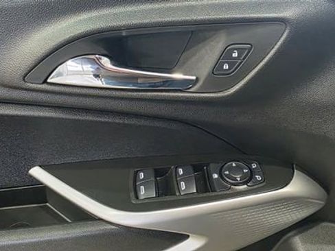 Used 2024 Chevrolet Trax LS w/ LS Convenience Package image 11