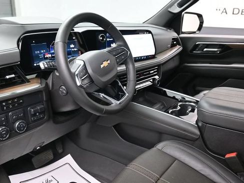 Used 2025 Chevrolet Tahoe High Country AWD/4WD image 14