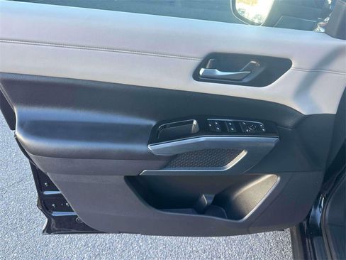 Certified 2024 Nissan Pathfinder SL image 17