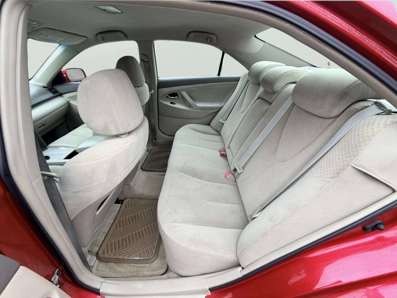 Used 2009 Toyota Camry LE FWD image 19