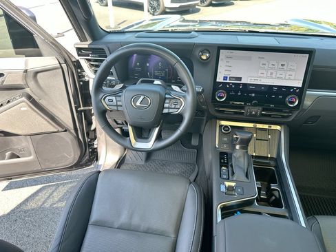Used 2024 Lexus GX 550 w/ Cold Area Package AWD/4WD image 19